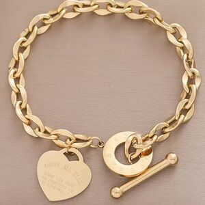 Golden Chain Bracelet With Heart.